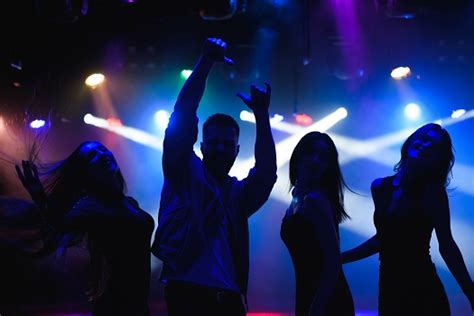 how to dance at the club and what makes a great DJ